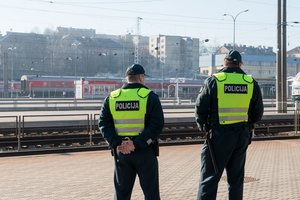 Incidentas geležinkelyje Vilnius–Kaunas įstrigdė net 3 traukinius, žlugo keleivių planai