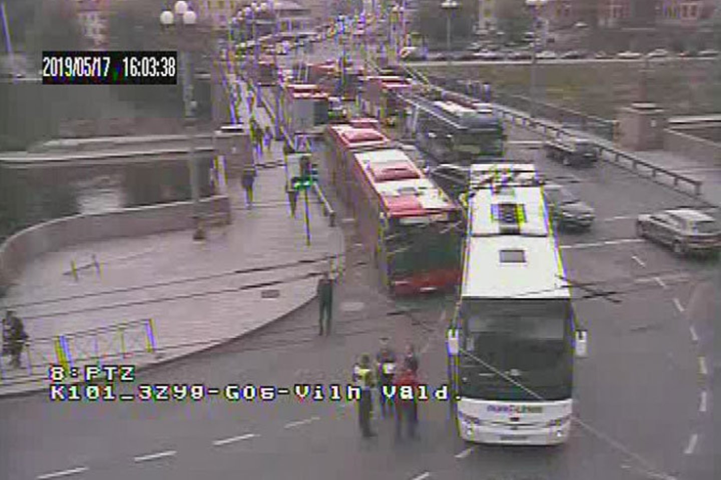Vilniaus centre susidūrę autobusai buvo paralyžiavę judrią arteriją.
