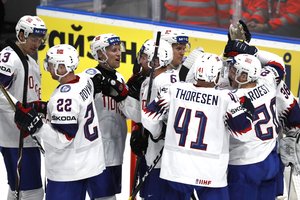 Pasaulio ledo ritulio čempionate – šeimininkų slovakų ir norvegų pergalės
