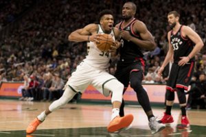 „Bucks“ antrąjį kartą pranoko K. Leonardo tempiamus ir nė sykio nepirmavusius „Raptors“