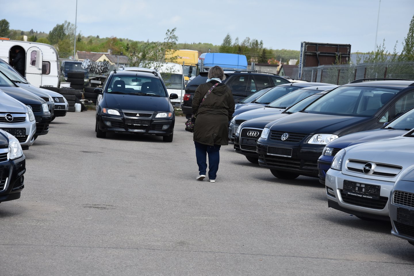Marijampolės automobilių turgus šiemet merdėja – pardavėjų jame darbo dienomis daugiau nei pirkėjų.<br>A.Srėbalienės nuotr.