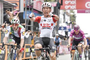 Aštuntąjį „Giro d'Italia“ lenktynių etapą laimėjo australas C. Ewanas