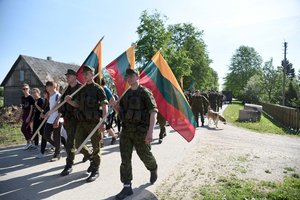12 kilometrų žygyje pagerbti Lietuvos partizanai