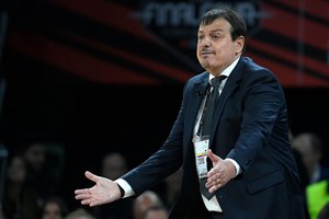 Nuo nevykėlių iki didvyrių: E. Atamanas išskyrė neįtikėtiną „Anadolu Efes“ sugrįžimą