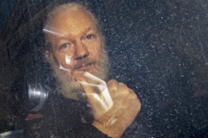Švedijos prokuratūra paprašė išduoti orderį J. Assange'o parašui
