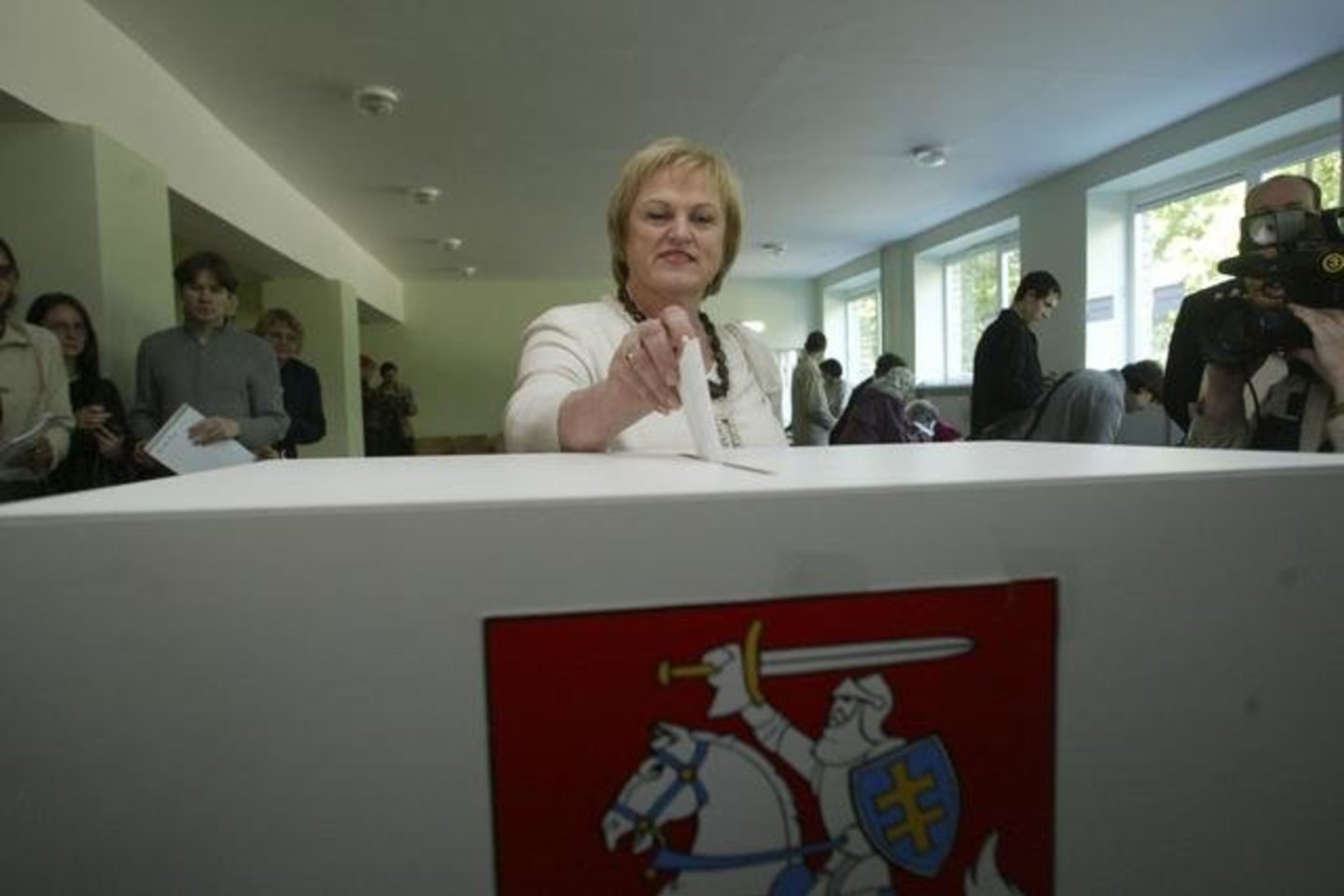  K.D.Prunskienė balsavo 2004 m. prezidentų rinkimuose.<br> J.Staselio nuotr.
