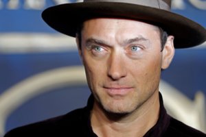 Vėjo pamušalą Jude’as Law pažabojo psichologė