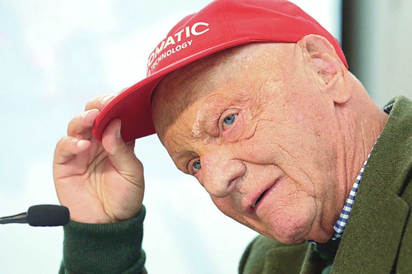 Mirė buvęs „Formulės 1“ lenktynininkas Niki Lauda.