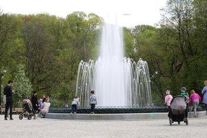 Miesto fontanai ne tik taškytis: vieni čia prausiasi, kiti skalauja butelius