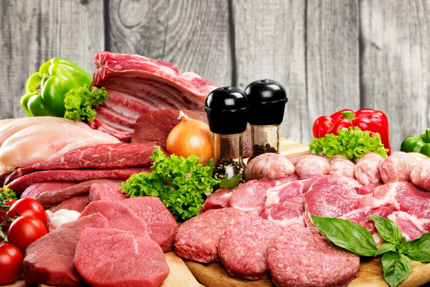 Kokybiškos mėsos nekeiskite dešrelėmis ar pusfabrikačiais.<br> 123rf nuotr.