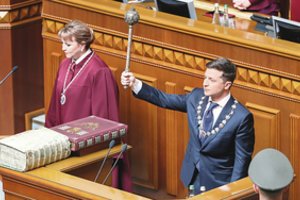 Naujajam Ukrainos prezidentui atsiveria galimybė sutelkti valdžią savo rankose