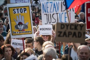 Tūkstančiai protestuotojų dalyvavo naujuose mitinguose prieš Čekijos vyriausybę