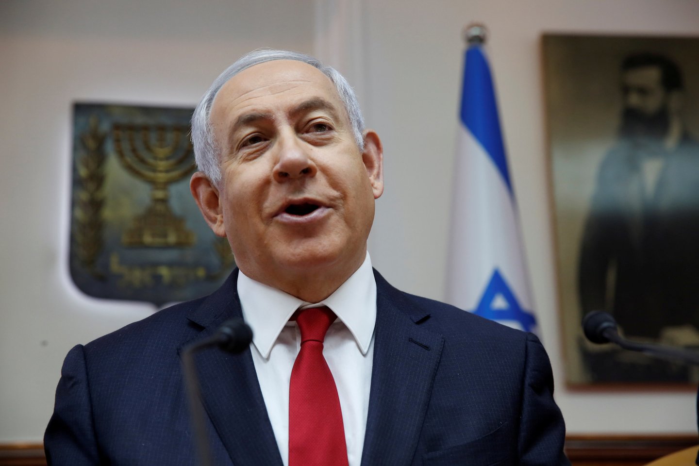 Net jeigu B. Netanyahu bus pareikšti kaltinimai, atsistatydinti jis neprivalės.