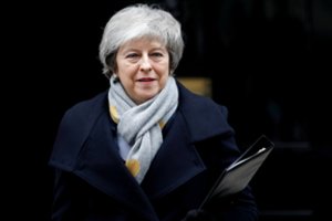 Paskutinis Th. May „Brexit“ gambitas Jungtinės Karalystės premjerei žada karjeros pabaigą