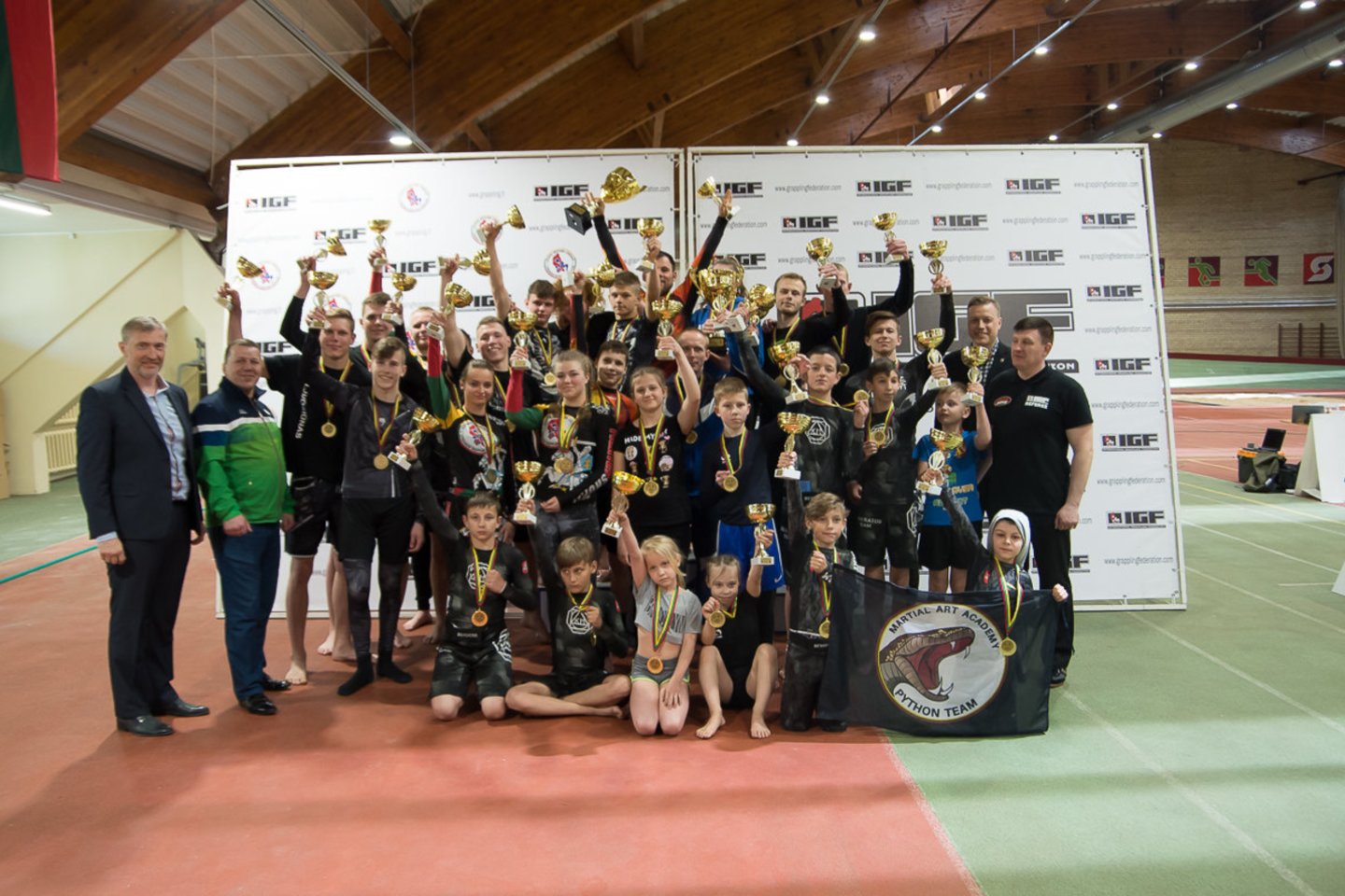 Į pirmąkart istorijoje Aukštaitijos sostinėje surengtą Panevėžio miesto atvirąjį graplingo čempionatą susirinko beveik 200 sportininkų iš Lietuvos, Latvijos ir Rusijos.