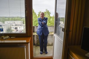 Aklas ir be rankų vilnietis dainininkas po trejų skyrybų vėl trokšta meilės