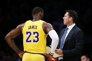 NBA paskelbė geriausių žaidėjų penketus: L. Jamesas pateko tik į trečiąjį