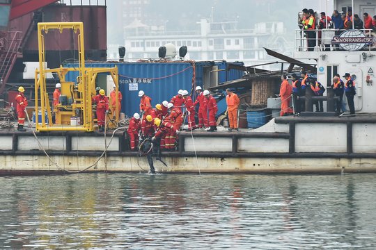Kinijos pietvakariuose apvirtus valčiai nuskendo 10 žmonių