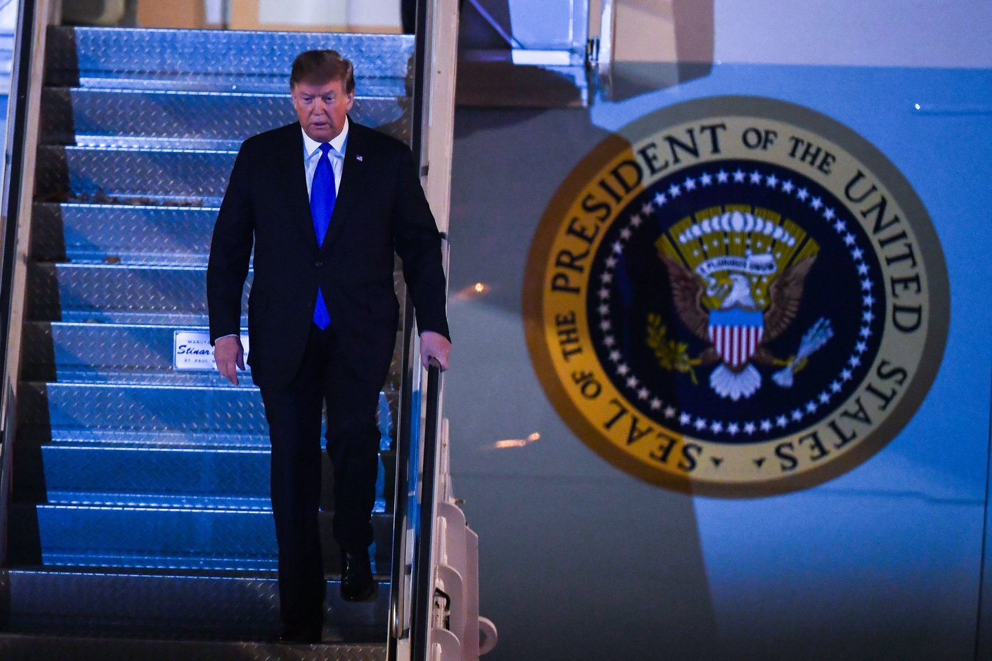 JAV vadovas D.Trumpas bus pirmasis užsienio lyderis, atvykęs į Japoniją su valstybiniu vizitu po to, kai į sostą įžengė naujasis imperatorius Naruhito.