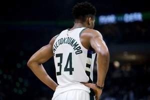 G. Antetokounmpo pretenduoja pasirašyti pelningiausią sutartį NBA istorijoje
