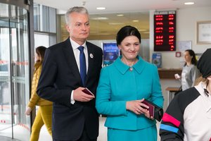 Balsą atidavęs G. Nausėda pasidalino linkėjimu I. Šimonytei, D. Nausėdienė pasiuntė jautrią žinutę