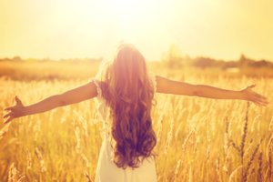 Saulės spinduliai gali pakenkti ne mažiau nei rūkymas