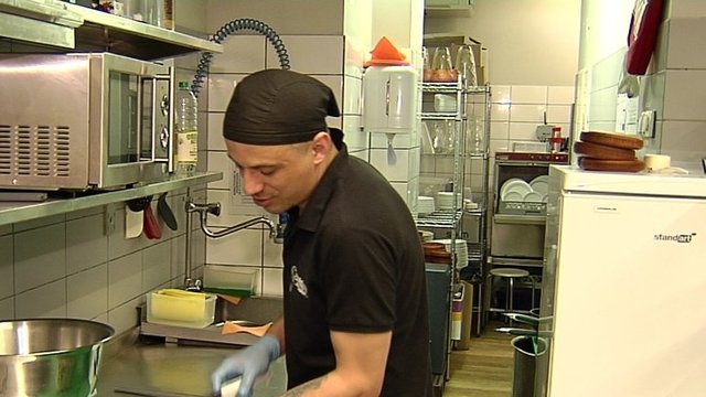 Lietuvos kavinės ir restoranai neranda padavėjų: už 600 eurų dirbti nenori