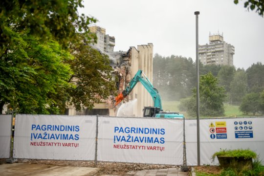Vilniaus Lazdynų baseino statybos vėluos pusantrų metų