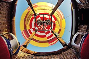 Tarptautinėse karšto oro balionų varžybose Zarasuose nugalėjo L. Komža