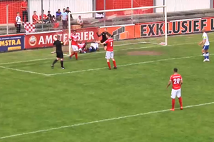 Kai teisėjas tampa puolėju: Nyderlanduose buvo įmuštas kuriozinis įvartis