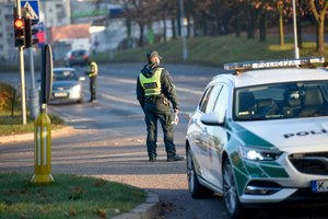 Sunkiai dviračiu važiavęs vyras pareigūnams sukėlė įtarimų – tai pavyktų ne kiekvienam
