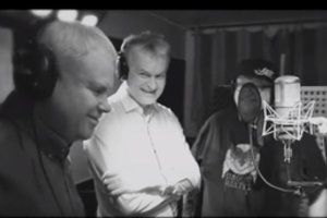 Išgirskite, kaip Gitanas Nausėda sudainavo romantišką dainą