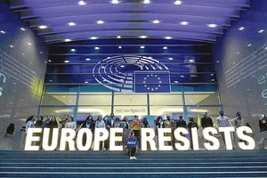 Politologas: dešiniųjų populistų balsas EP nebus lemiamas, bet politinių mainų daugės