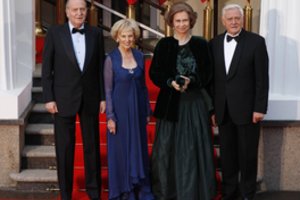 Sosto atsisakęs Ispanijos monarchas Juanas Carlosas traukiasi iš viešojo gyvenimo