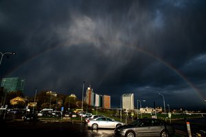 Lietuvą skalaus galingi lietūs, kils škvalas, dangų skros žaibai, o po to – net šalnos