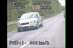 Populiarų vairuotojų mitą policija sudaužė į šipulius – greičio mėgėjus fiksuoja ir taip