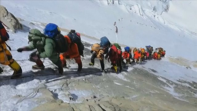 Everestui pasiglemžus dar vieną gyvybę prabilo apie priežastis: aukų gali daugėti