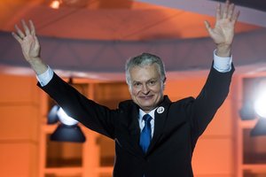 Išrinktasis Lietuvos prezidentas G. Nausėda su V. Zelenskiu aptarė padėtį rytų Ukrainoje