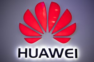 Nepaisant JAV priešiškumo, „Huawei“ nusileidžia tik „Samsung“