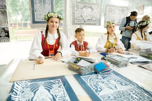 Jaunoms rankoms paklūsta senųjų amatų paslaptys