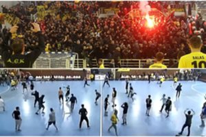 Neramumai Graikijoje: rankinio pirmenybės baigėsi brutaliomis sirgalių riaušėmis