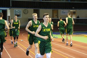Jauniai pradėjo pasiruošimą: sieks pasaulio krepšinio čempionato trofėjaus