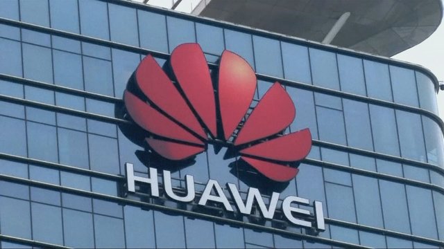 „Huawei“ žengė atsakomąjį žingsnį kovoje su Jungtinėms Valstijoms