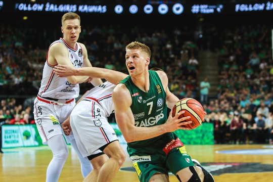 Lietuvos krepšinio lygos finalą pergalingai pradėjo titulą ginantis Kauno „Žalgiris“.<br>Gintauto Bitvinsko nuotr.