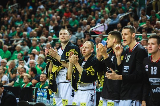 Lietuvos krepšinio lygos finalą pergalingai pradėjo titulą ginantis Kauno „Žalgiris“.<br>Gintauto Bitvinsko nuotr.