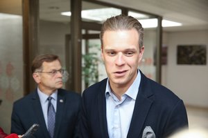 Plečia ne tik valdančiąją koaliciją, bet ir opoziciją: prie konservatorių jungiasi B. Matelis