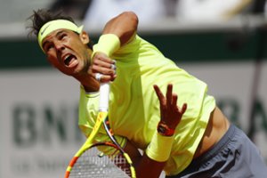 R. Nadalis „Roland Garros“ turnyre žygiuoja pergalingai