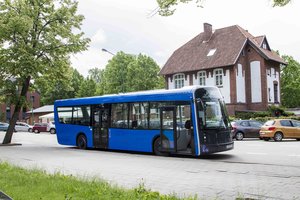 Klaipėdiečių elektrinis autobusas pirmą kartą vežė keleivius: jo galimybės stebina