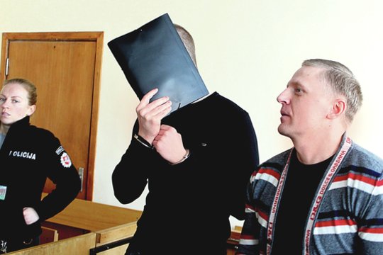 Taškas reketavimo ir plėšimo byloje: bėglys neišvengs bausmės