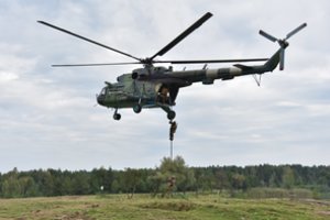 Ukrainoje sudužus kariniam sraigtasparniui žuvo keturi įgulos nariai